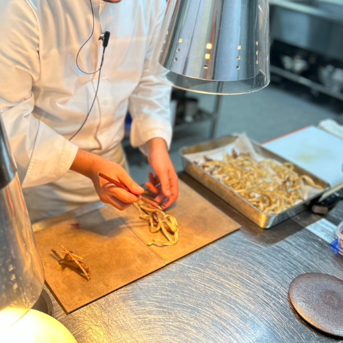 料理人が調理工程を検証するCHEFLABOの研究イメージ